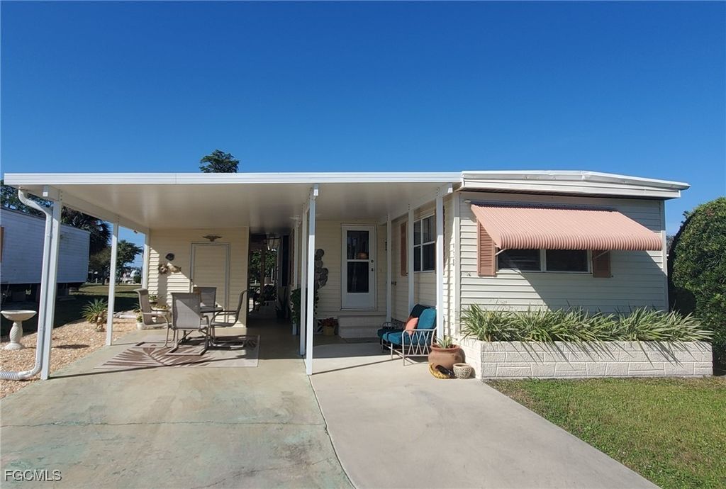 938 Lazy Ln, North Fort Myers