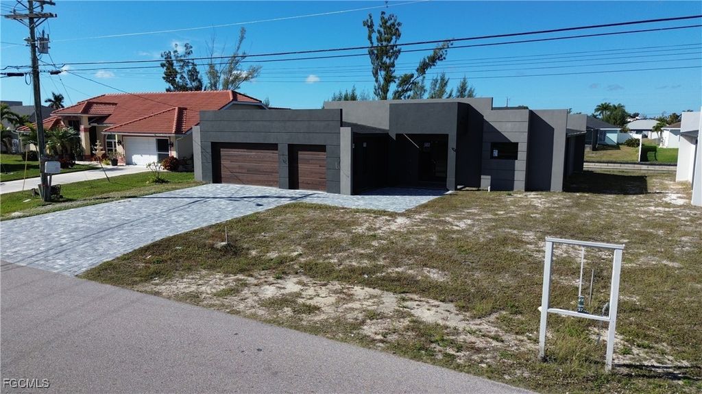 2116 Sw 15th Ave, CAPE CORAL
