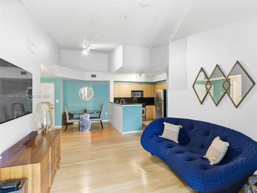 6861 Sw 44th St 304, Miami