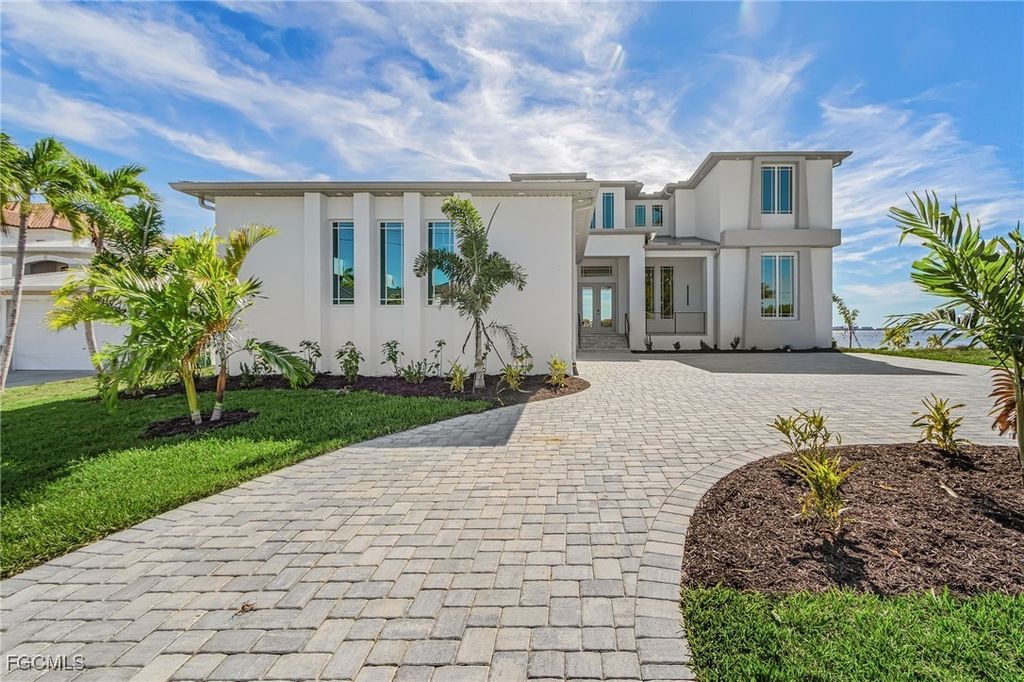 606 Coral Dr, CAPE CORAL