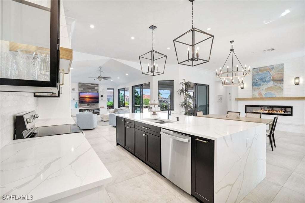 910 Ivory Ct, Marco Island