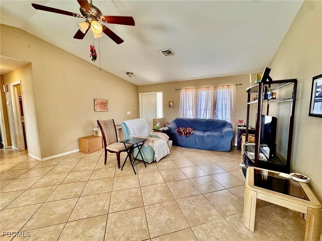 214 Ne 9th Ct, Cape Coral