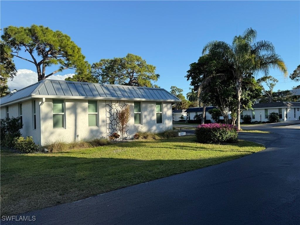 310 Carnaby Ct, Naples