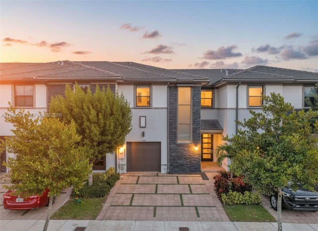 15481 Nw 91st Ct, Miami Lakes