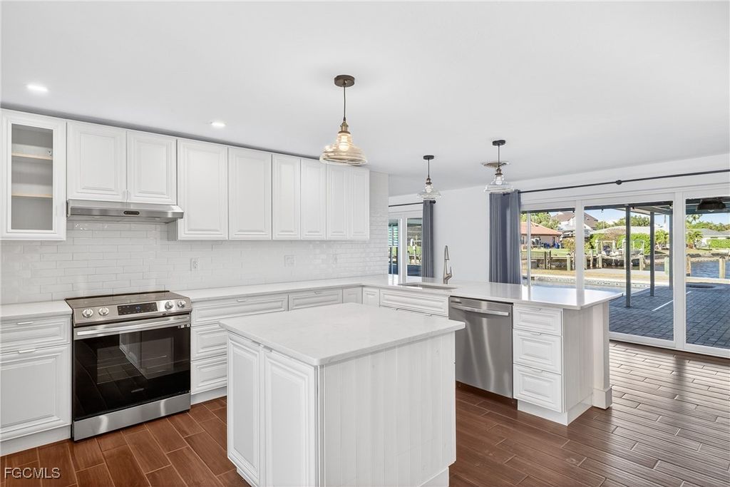 541 Bayside Dr, Fort Myers