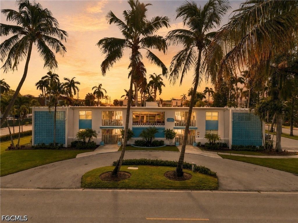 1295 Gulf Shore Blvd S 134, NAPLES