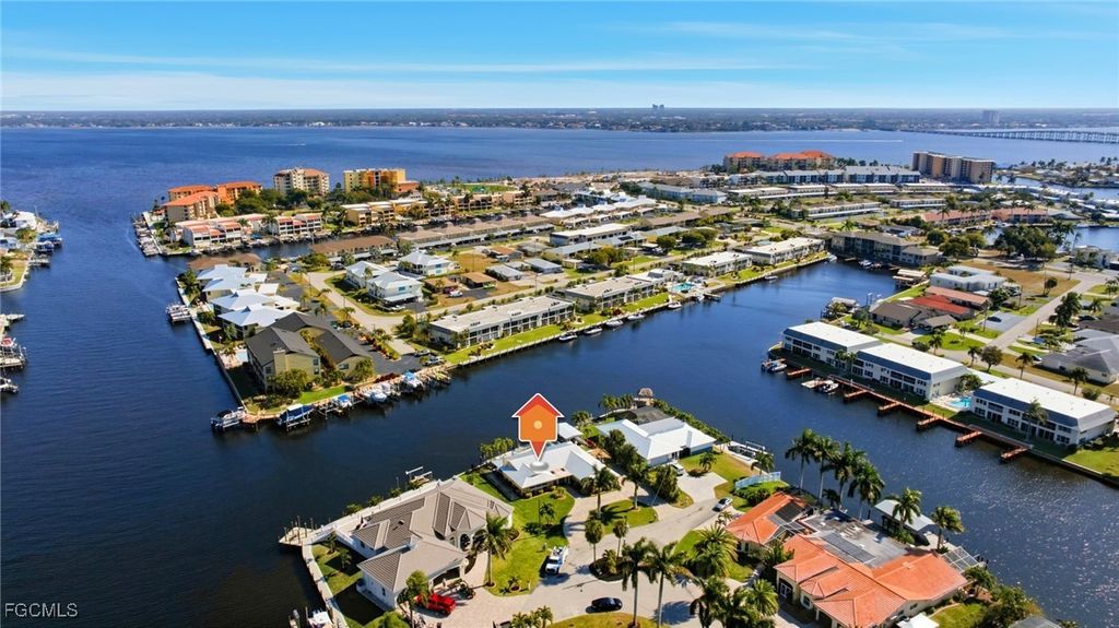 1755 Se 40th Ter, CAPE CORAL
