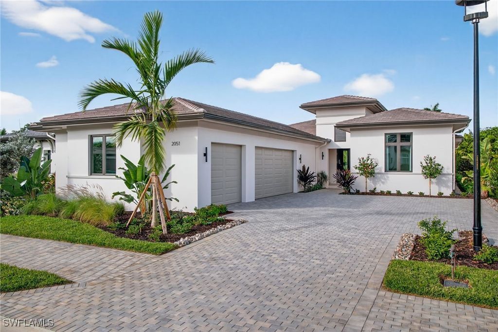 2051 Cambridge Park Dr, NAPLES