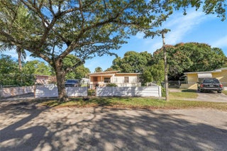 Photo of Listing #A11948517