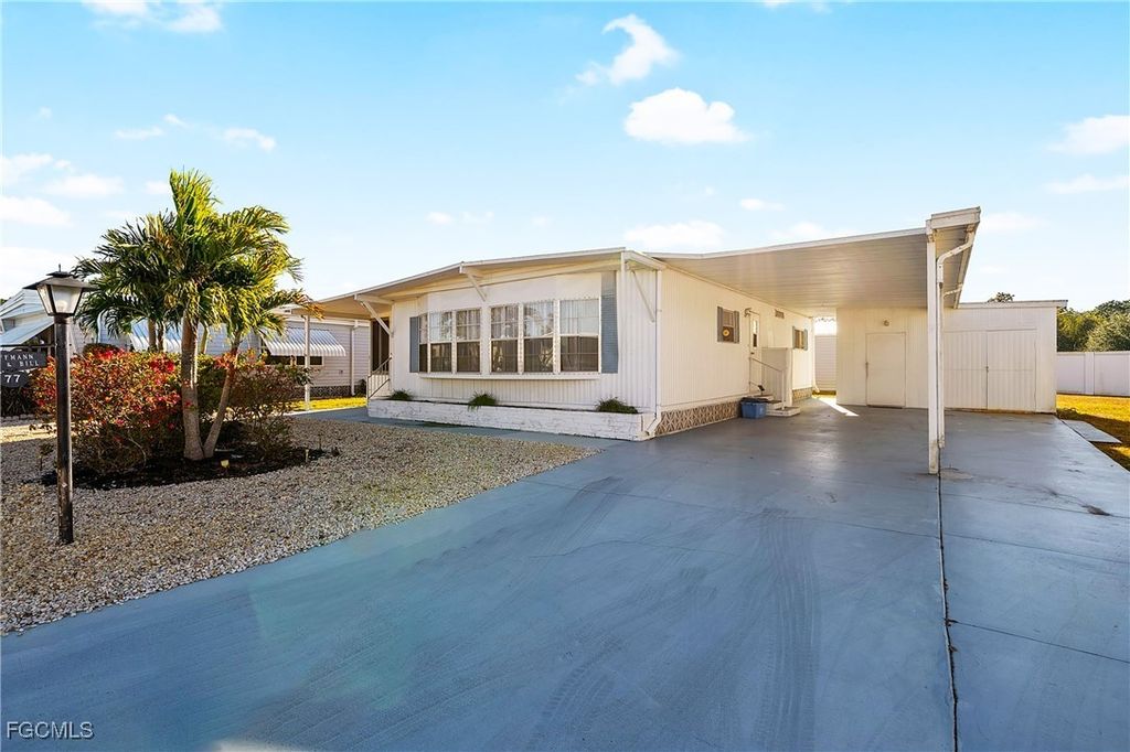 77 Snead Dr, NORTH FORT MYERS