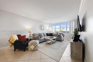 Photo of Listing #A11949704