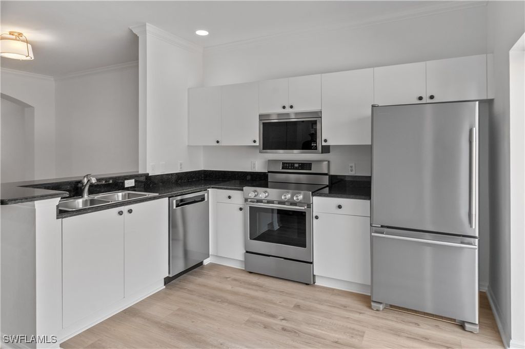 3281 Lindsey Ln 4, Naples