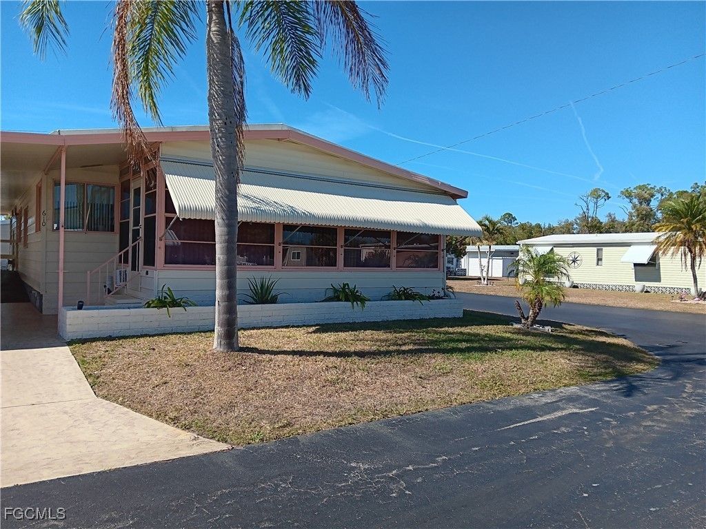 610 Friendly Pl, NORTH FORT MYERS