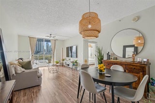 Photo of Listing #A11949545