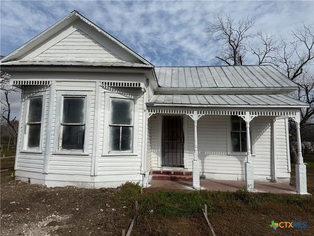 316 W Seideman Street, Seguin