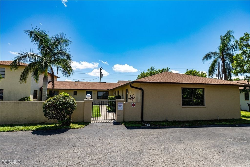 1104 Se 8th St 7, CAPE CORAL