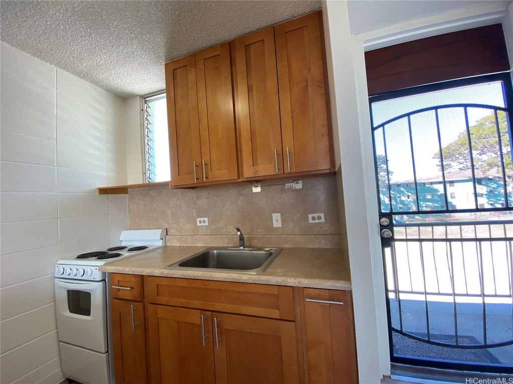(unit #b318) 94-099 Waipahu Street, Waipahu