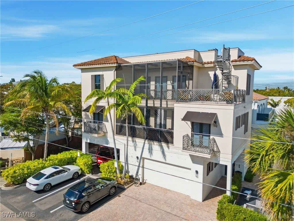 340 12th Ave S 6, Naples
