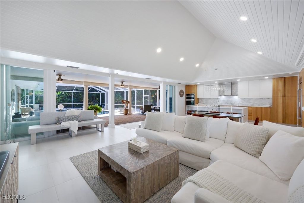 2943 Valencia Way, FORT MYERS