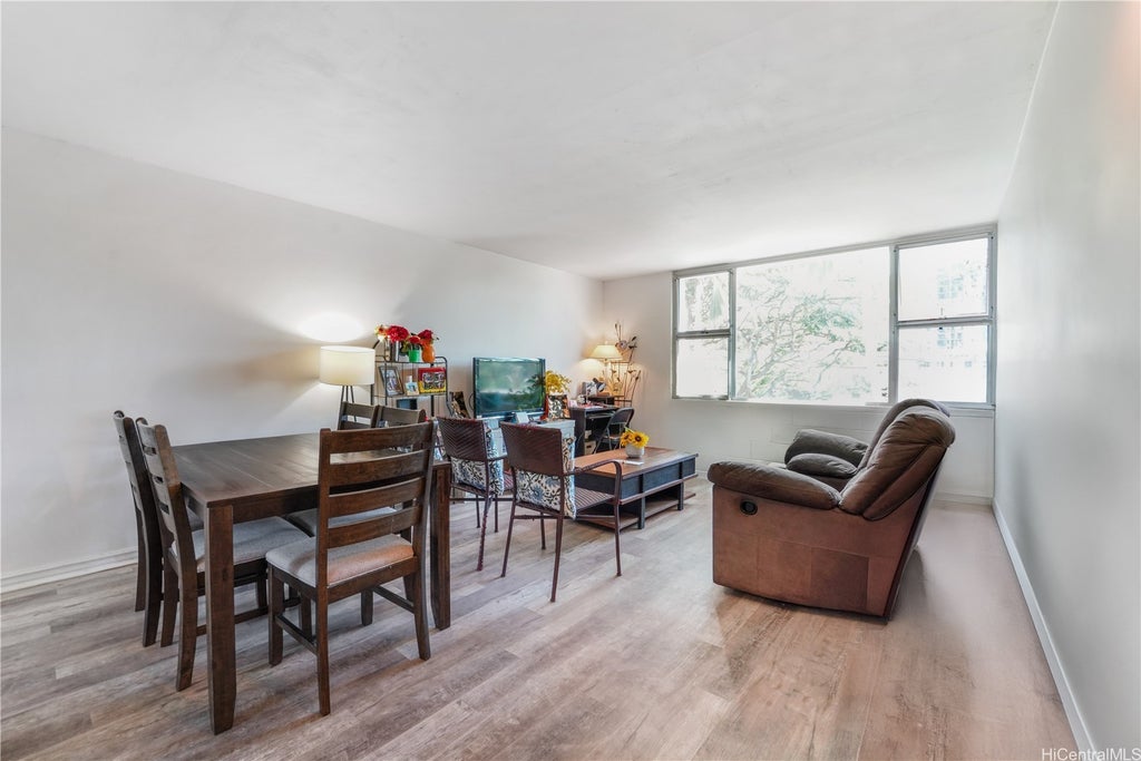 (unit #2-301) 98-1042 Moanalua Road, Aiea