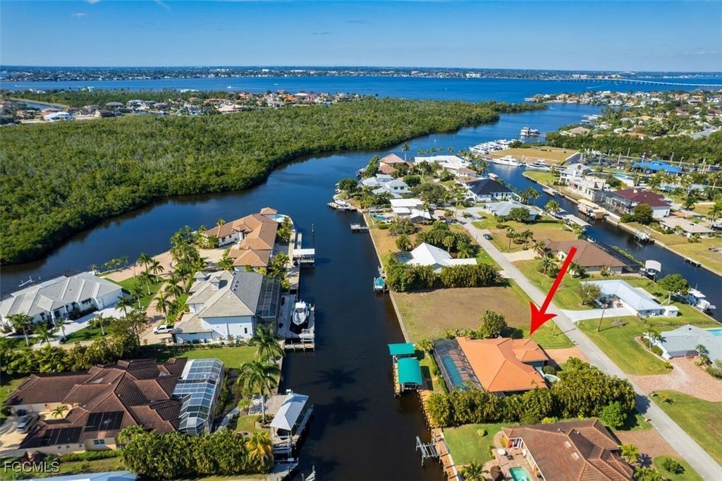 130 Montrose Dr, Fort Myers