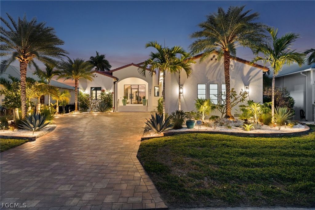 5661 Riverside Dr, Cape Coral