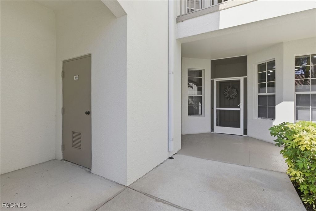8231 Parkstone Pl 105, NAPLES