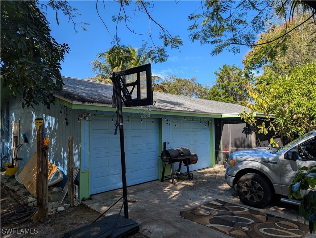 2416 Andrew Dr, Naples