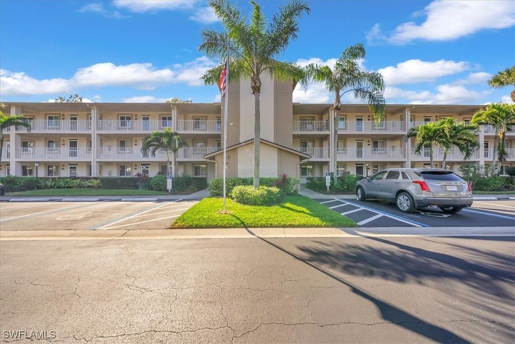 7320 Glenmoor Ln 2304, Naples