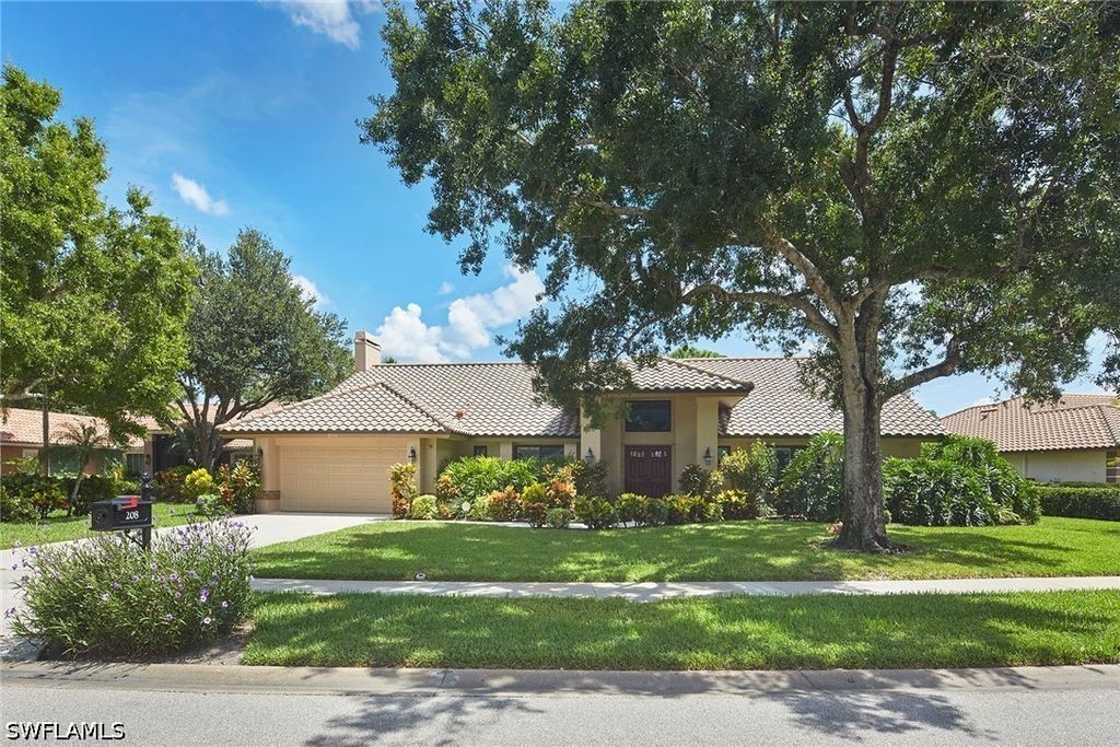 208 Silverado Dr, Naples
