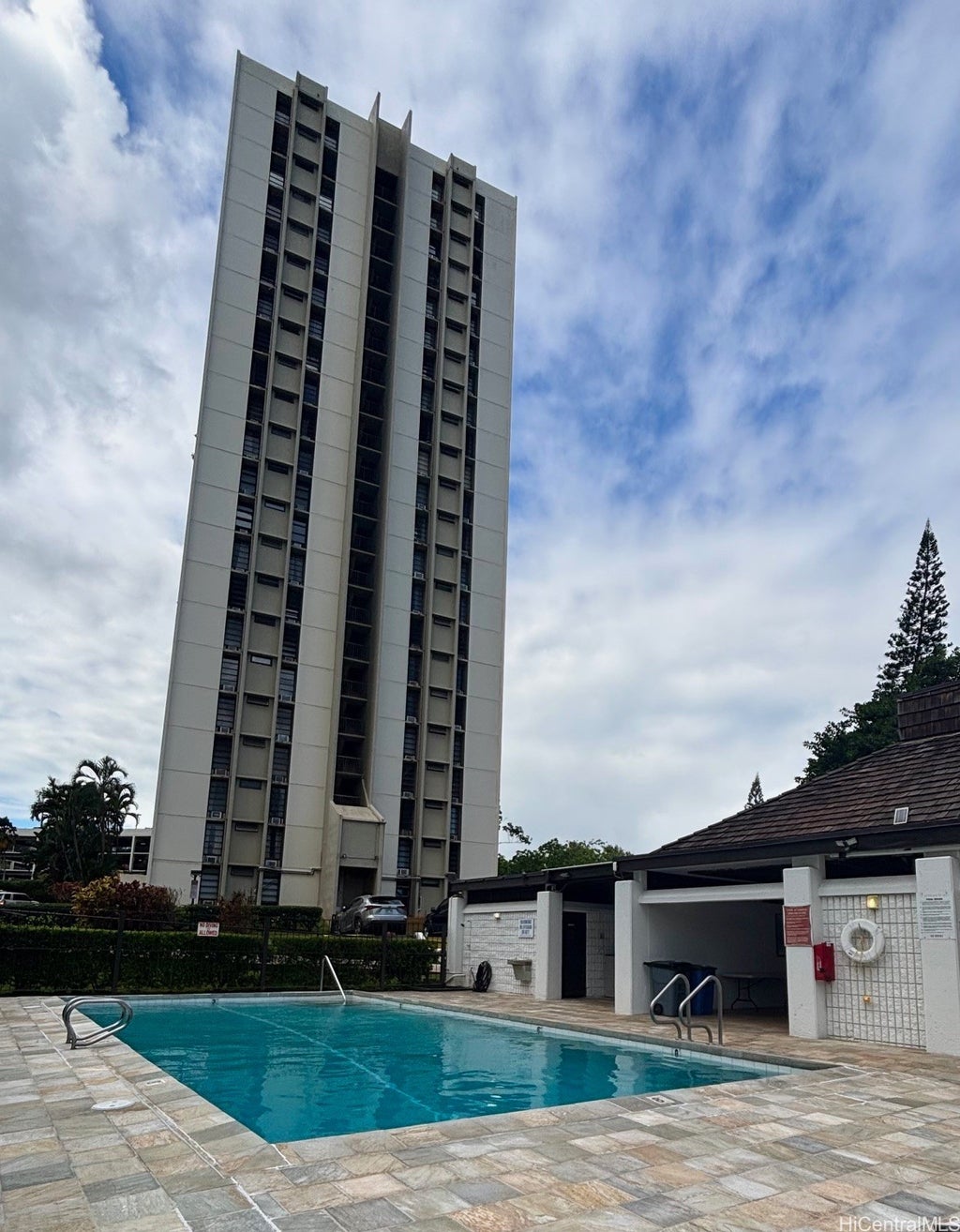 (unit #14e) 98-500 Koauka Loop, Aiea