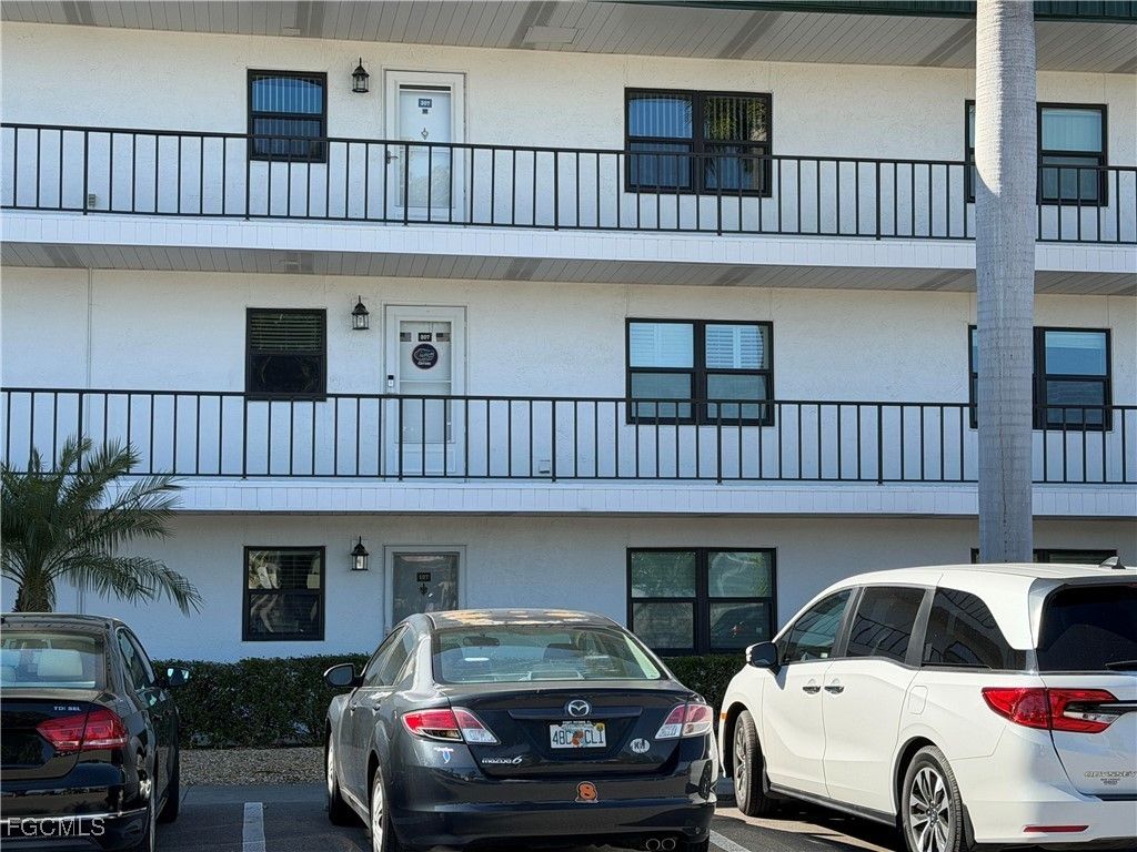 1747 Pebble Beach Dr 207, FORT MYERS
