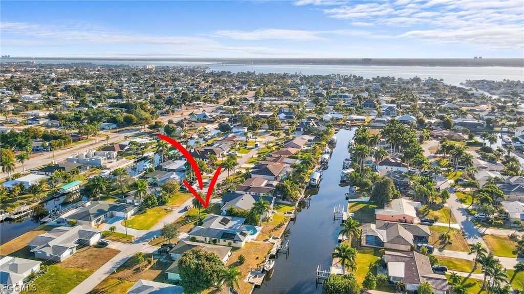 818 Monticello Ct, Cape Coral