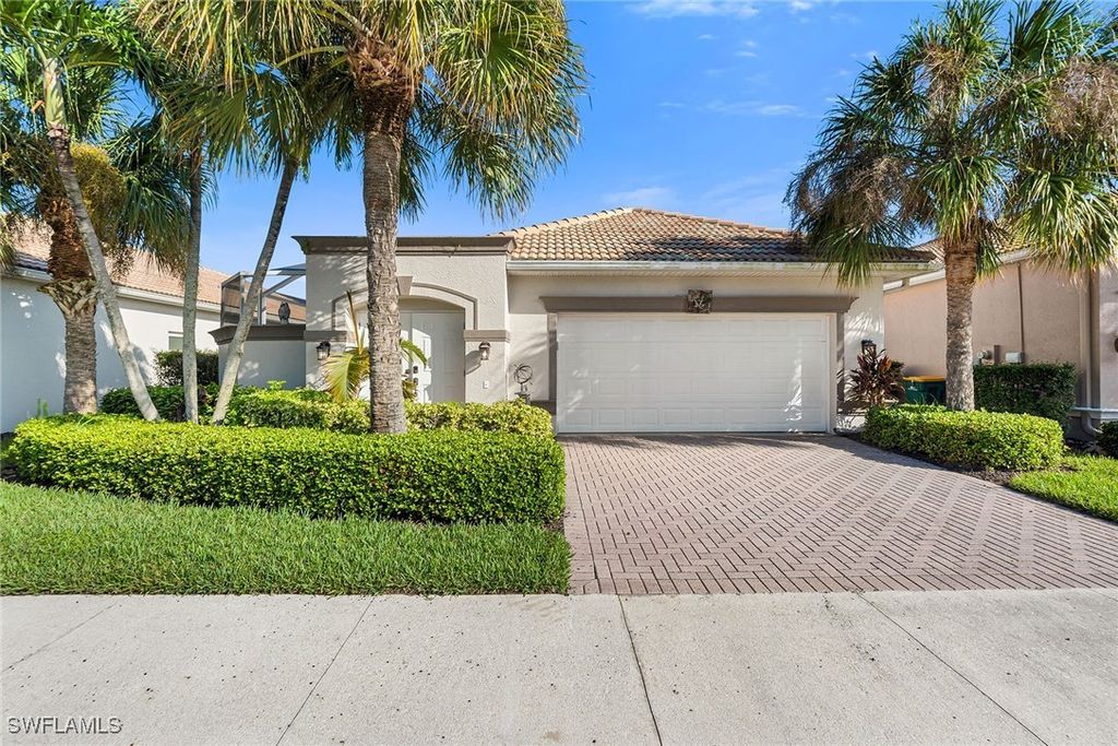 104 Glen Eagle Cir, Naples