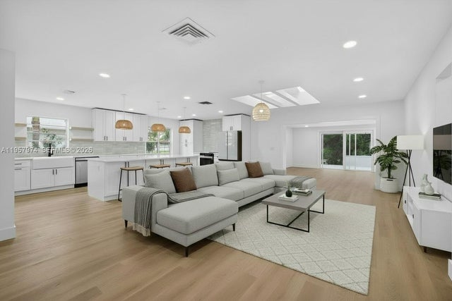 Photo of Listing #A11957974