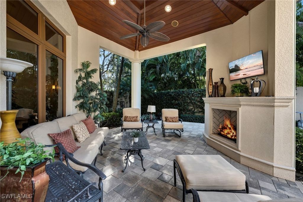 28724 La Caille Dr, Naples