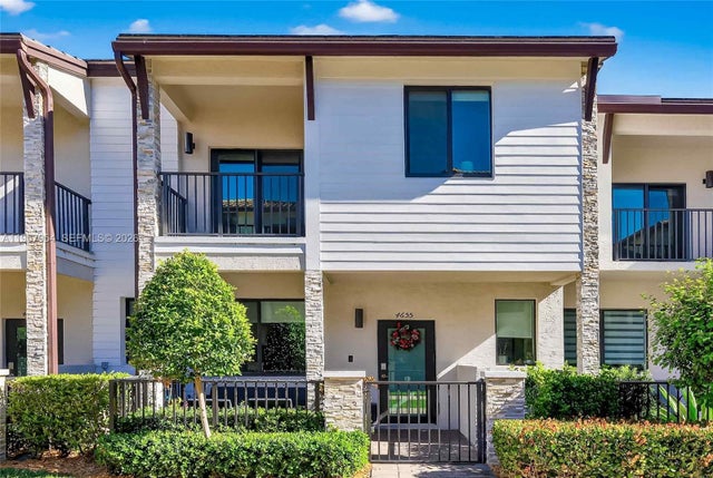 4655 Nw 83rd Path, Doral