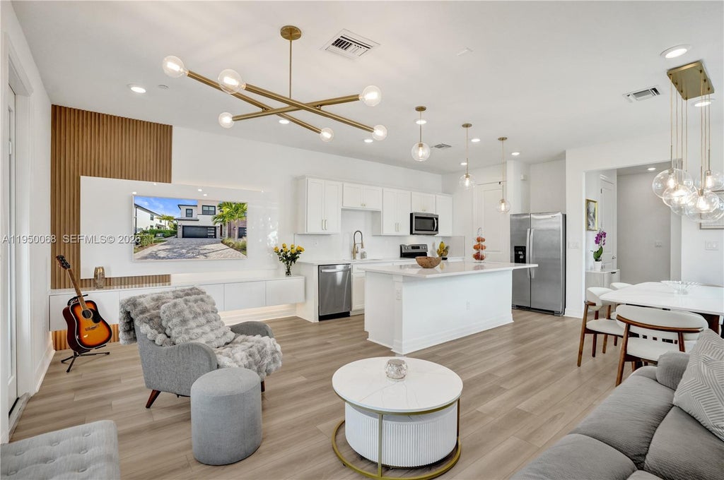 8360 Nw 7th Pl, Plantation