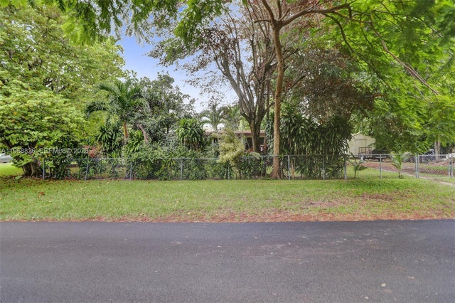 5 of 42 - 3255 Sw 60th Ave, Miami, FL