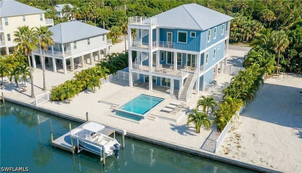 168 Chapel St, Fort Myers Beach