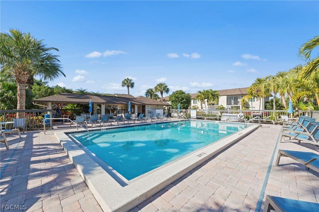 9305 Lake Park Dr 102, Fort Myers
