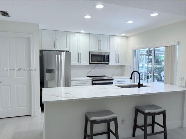 Photo of Listing #A11958610