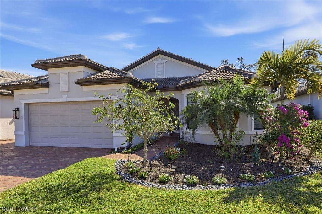 6844 Winding Cypress Dr, Naples