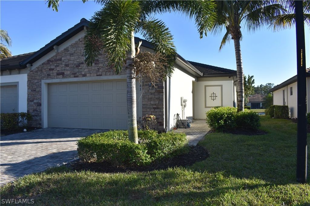 9163 Woodhurst Dr, Naples
