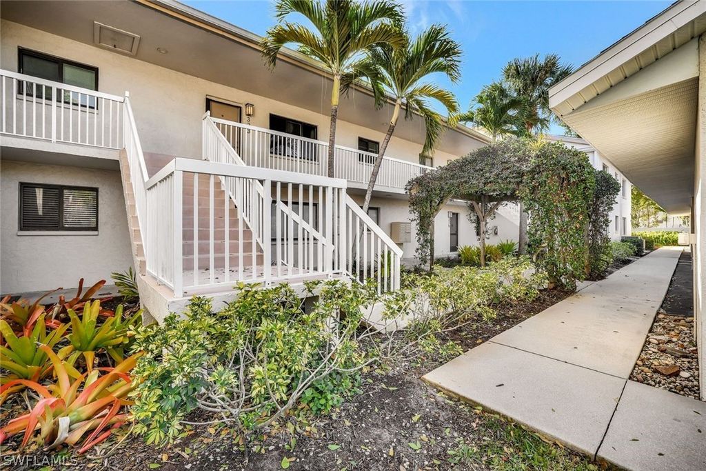 910 Vanderbilt Beach Rd 325w, Naples