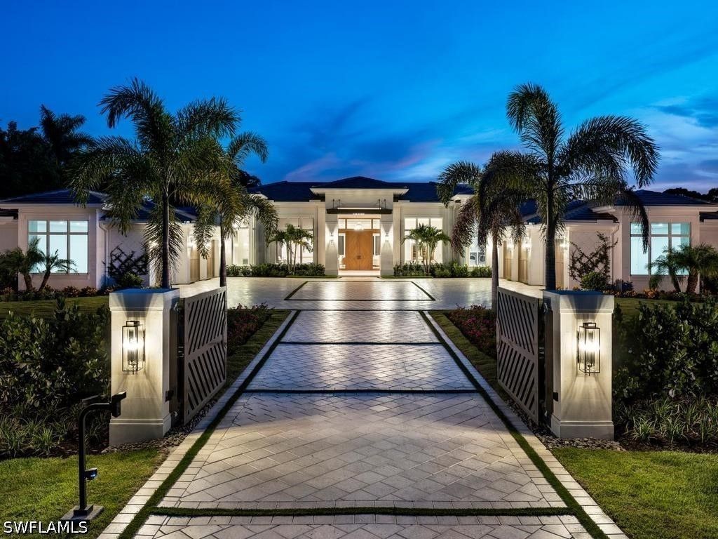 601 Carica Rd, Naples