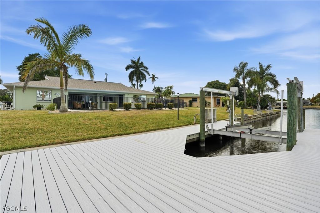 405 Tower Dr, Cape Coral