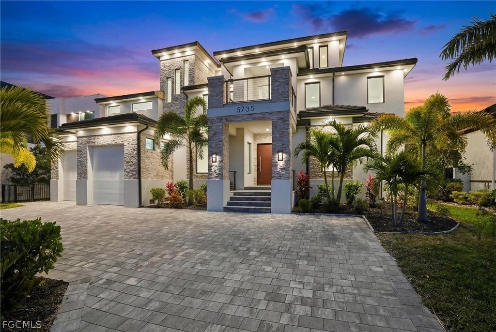 5735 Riverside Dr, CAPE CORAL