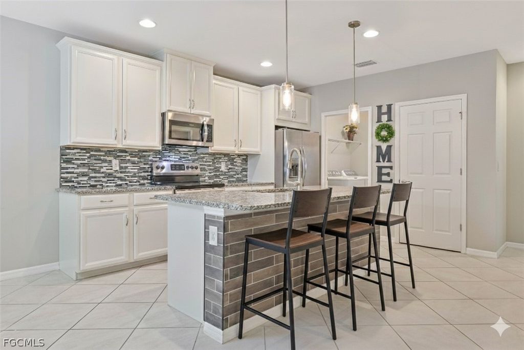 4390 Dutchess Park Rd, Fort Myers