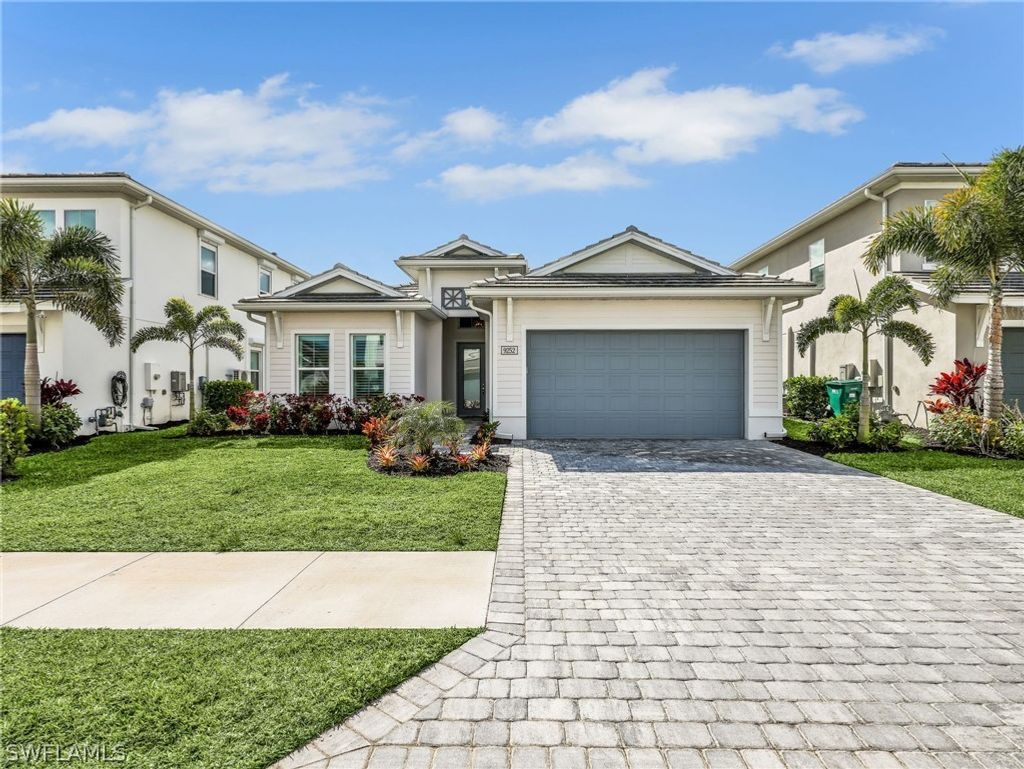 9252 Cayman Dr, NAPLES